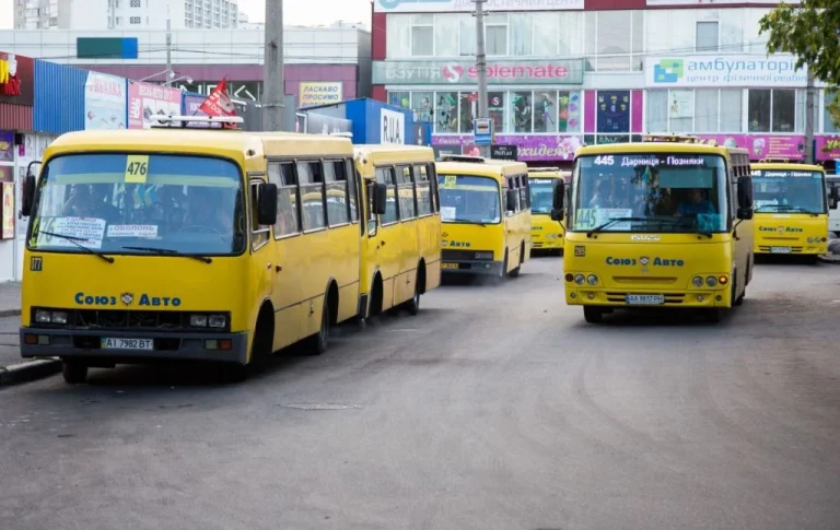 Валідатори, GPS і камери: у Києві хочуть змінити правила для маршруток