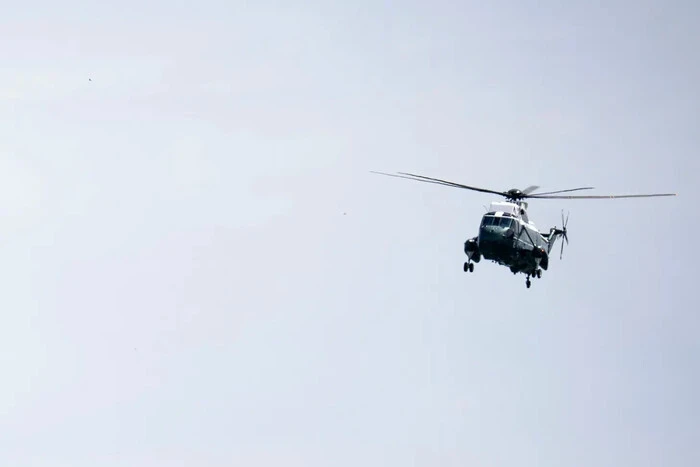 Гелікоптер Трампа ледь не зіткнувся з літаком: що сталося