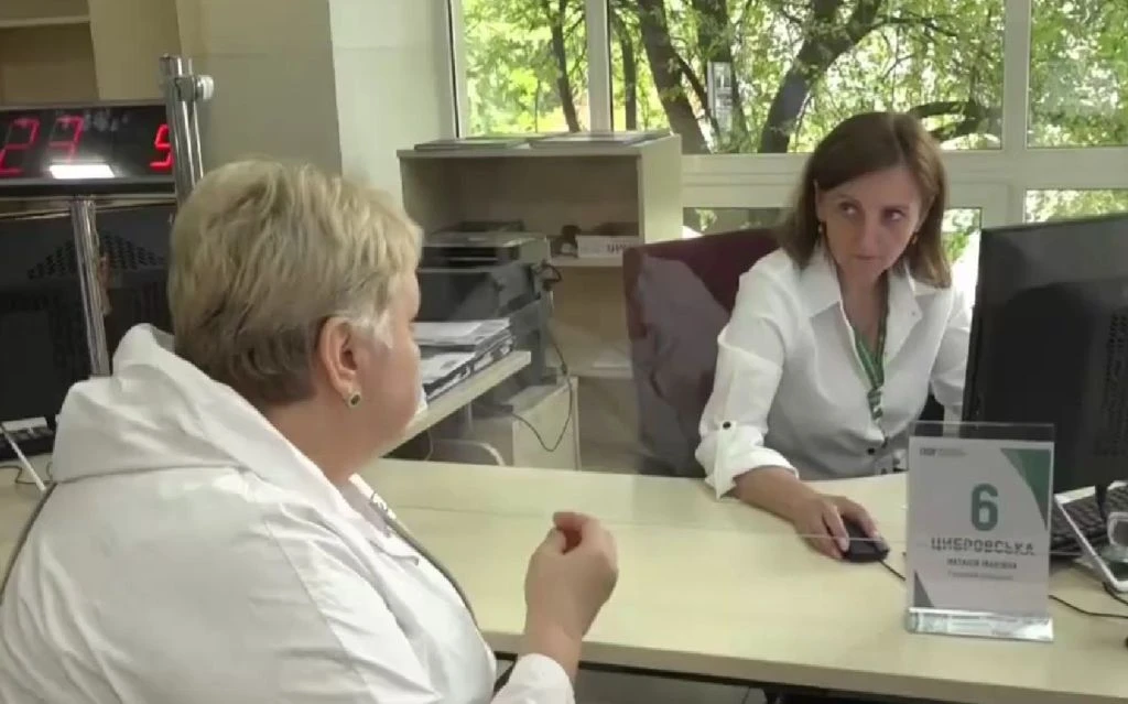 Частині пенсіонерів можуть зупинити виплати: кому треба пройти ідентифікацію