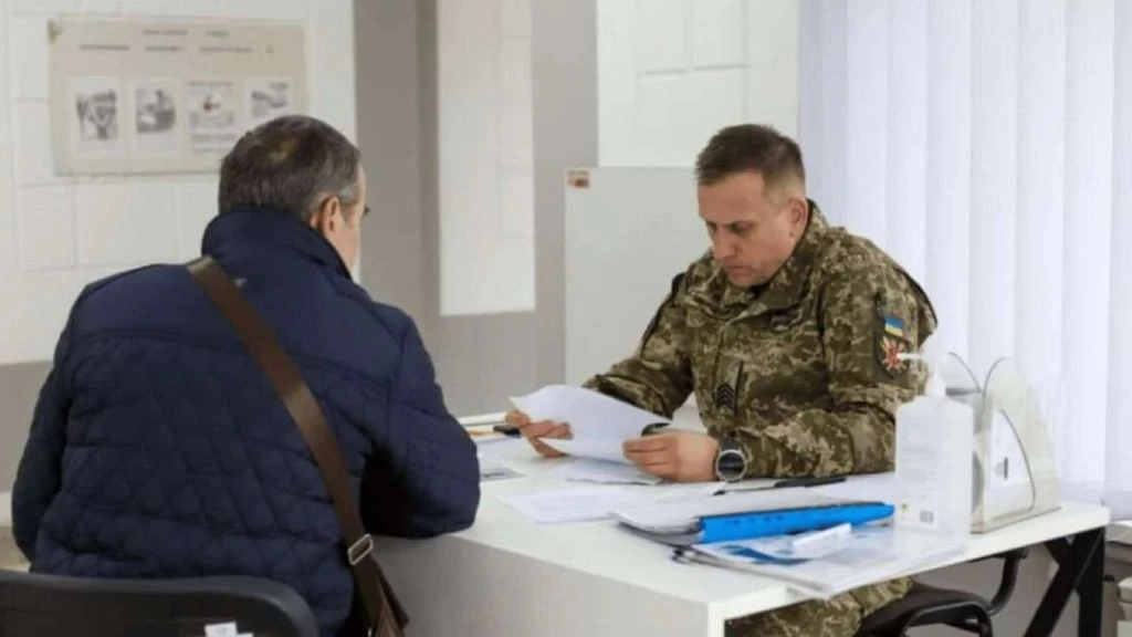 ТЦК мобілізував чоловіка, якого раніше виключили з обліку: суд скасував призов