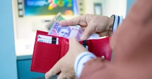 Пенсію можуть призупинити через неактивну картку: кого стосується правило шести місяців