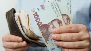 Підліткам хочуть дозволити працювати до 38 годин і у вихідні: що змінює законопроєкт